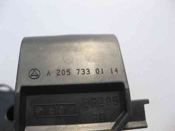 Mercedes-Benz  A2057330114 Тримач - кронштейн рами ручки та замка задніх лівих дверей C-Class W205 Одеса