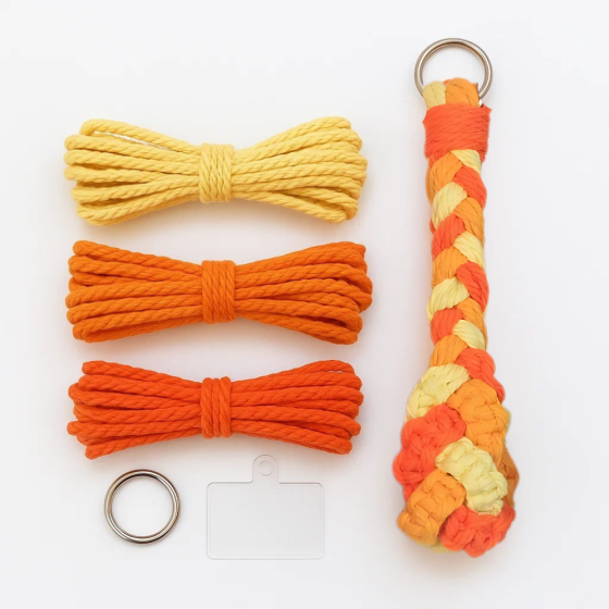 Набор макраме для рукоделия и плетения брелока для ключей и аксессуаров 17.3х3.5 см трёхцветный оранжевый Каменец-Подольский