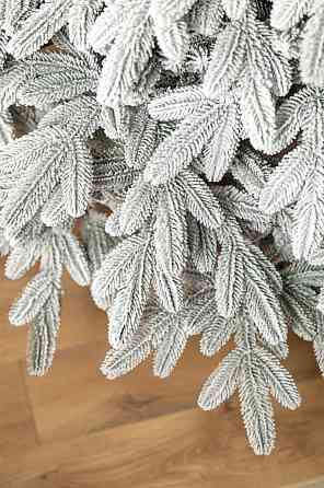 Литая искусственная елка Премиальная (высота - 1.50 м) Заснеженная Винница