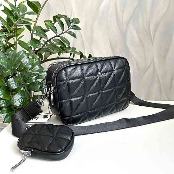 Брендовая женская сумка кросс боди. Женская черная сумка маленькая через плечо. 8862 Киев