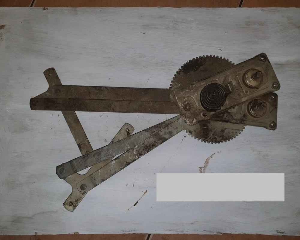 Стеклоподъемник УРАЛ правый. СССР. Харьков - изображение 1