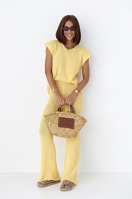 Вязаный летний костюм с футболкой и брюками, желтый, ONE SIZE, свободная ажурная вязка, вискоза Лубны - изображение 5