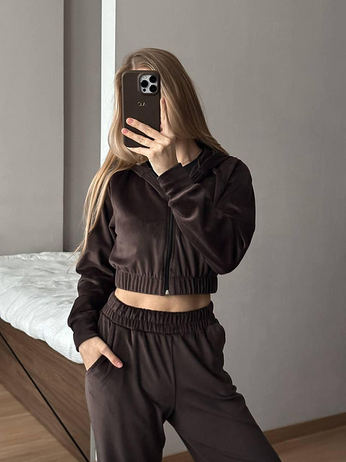 Женский стильный костюм двойка в стиле спорт шик со стразами на ягодицах велюр Шоколадный, 42/44 Одесса - изображение 9