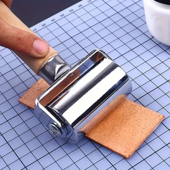 Ролик для клеєвих робіт з шкіри 60мм Київ