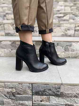 Жіночі черевики 95 чорні натуральна шкіра з хутром висота каблука 9 см розміри 38р.40р. (1252) Коломия
