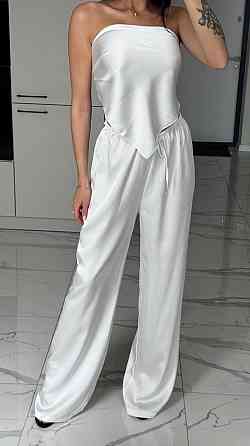 Женский трендовый легкий костюм двойка: топ-бандо и широкие брюки дабл шелк Одесса