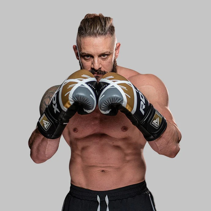 Боксерські рукавиці чорні з золотим RDX F7 Black Golden 12 унцій з капою в комплекті Київ - фото 10