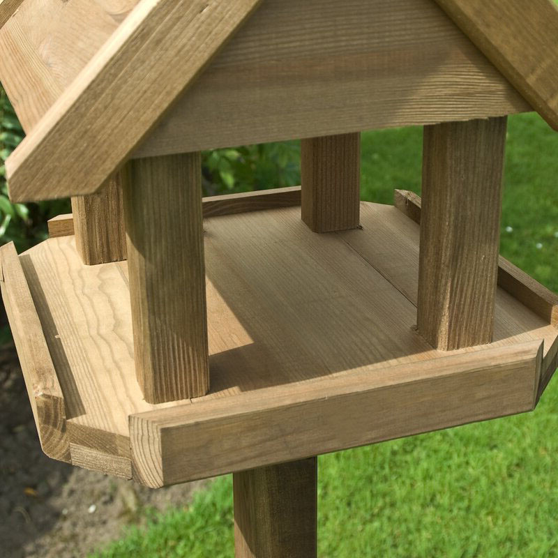 Кормушка на стойке 