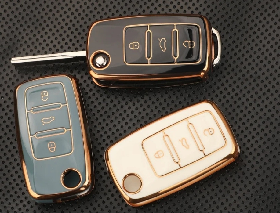 Чохол на автомобільні ключі Volkswagen Skoda 3 кнопки Чорний із золотом Сміла - фото 2