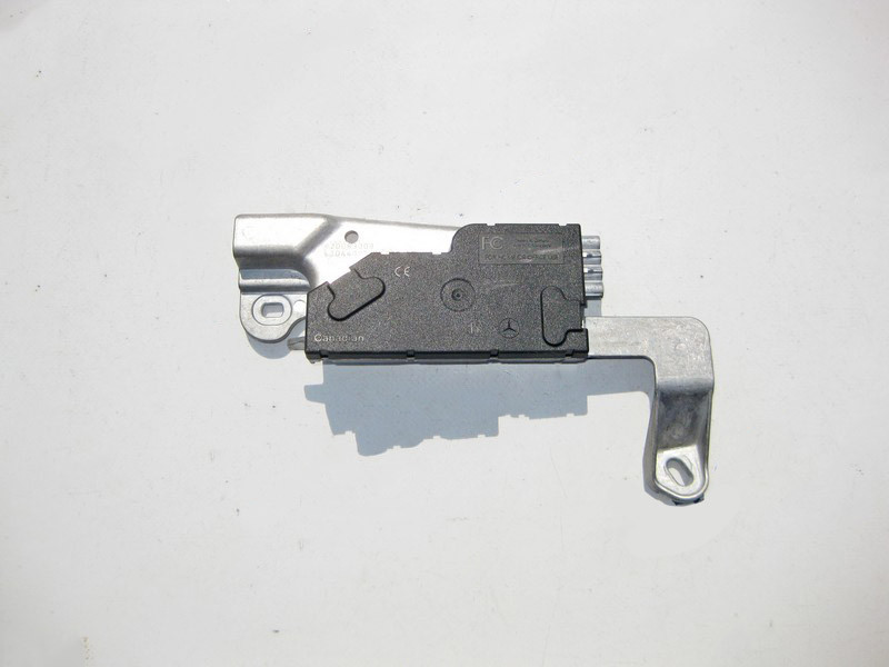 Mercedes-Benz  A2118709989 Антенний підсилювач на правій стійці "C" CLS C219 Одеса - фото 1