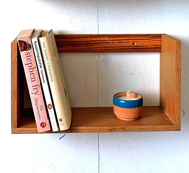 Настенная книжная полка 