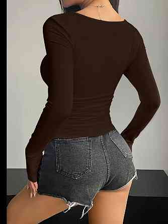 Жіночий базовий облягаючий лонгслів із квадратним вирізом трикотаж масло Шоколад Одеса