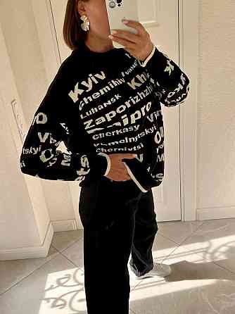 Жіночий стильний светр оверсайз із містами Чорний Одеса