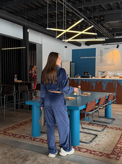 Женский повседневный велюровый костюм двойка: кофта и штаны плотный турецкий велюр Синий, 48/52 Одесса - изображение 7