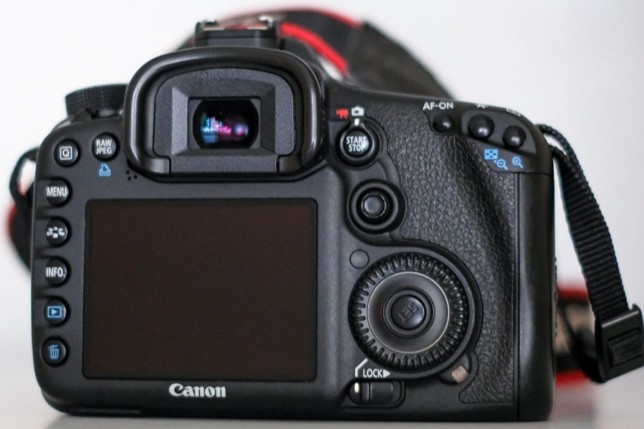 Canon 7D, новое состояние. Можно с 18-135mm, 50mm объективом. Харьков - изображение 3