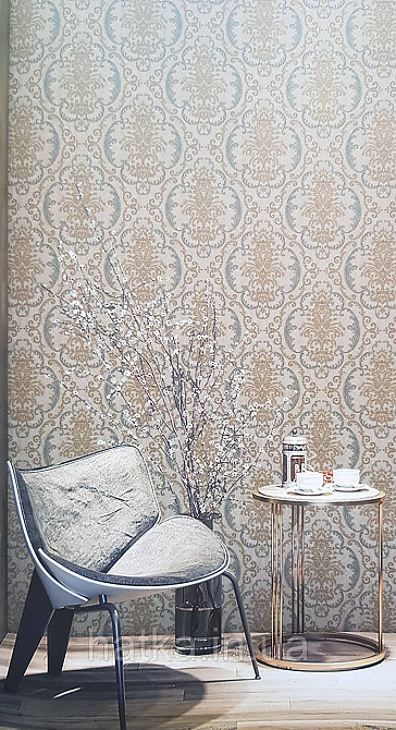 Шпалери вінілові на флізеліні AdaWall Seyyah 1.06х10 завитки вензелю великі структурні сині золото на сірому Київ - фото 1