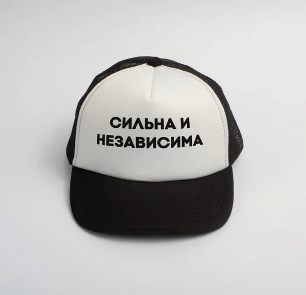 Черно- белая  кепка- тракер unisex 