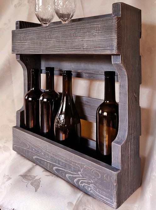 Настенная винная полка 