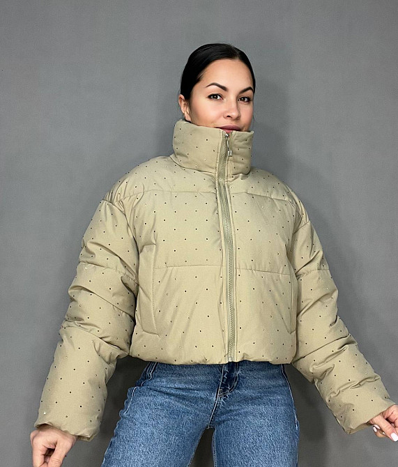 Куртка жіноча Haiziyuan 7165 укорочена пуффер з розсипом камінців демісезонна без капюшона оверсайз бежева, бежевий, XL Київ - фото 14