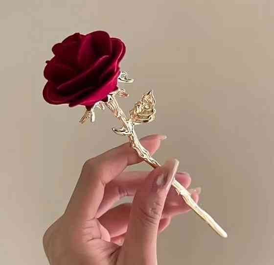 Шпилька для волос с декоративной розой, красная, 1 шт Киев