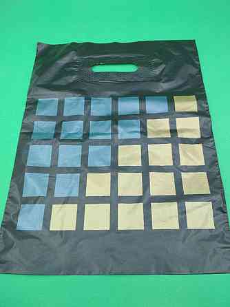 Пакет с прорезной ручкой (30*40) ДВУХЦВЕТНЫЕ КВАДРАТЫ маленький (50 шт) Харьков