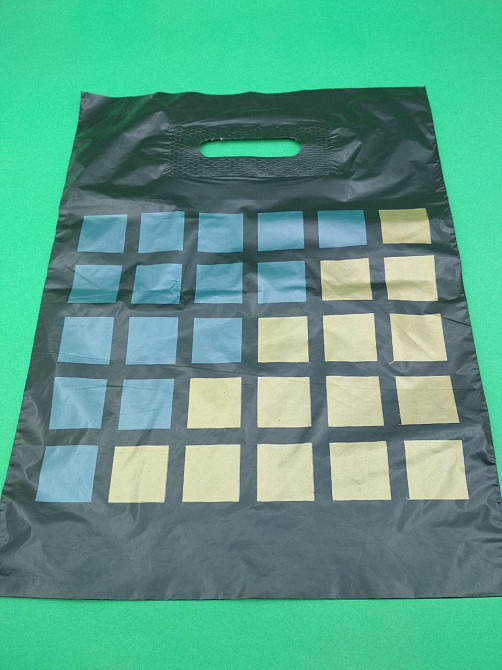 Пакет с прорезной ручкой (30*40) ДВУХЦВЕТНЫЕ КВАДРАТЫ маленький (50 шт) Харьков - изображение 1