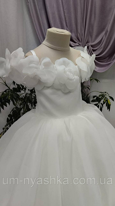 Длинное белое платье со шлейфом на рост 128-140 Кривой Рог - изображение 4