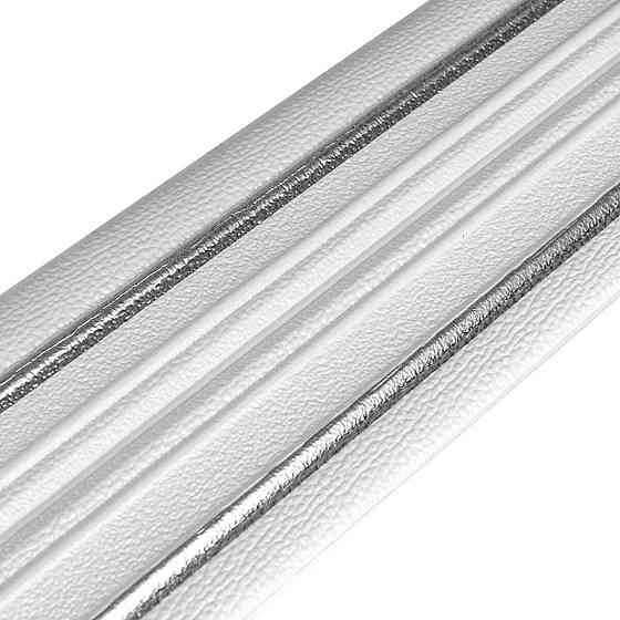 Самоклеючий білий плінтус із сірою смужкою Київ