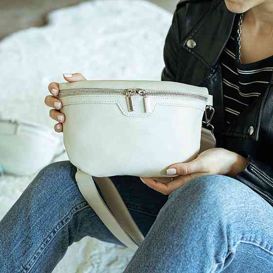 Жіноча шкіряна бананка, сумка з натуральної білої шкіри, стильна і ідеальна жіноча сумочкаMasterSem Київ