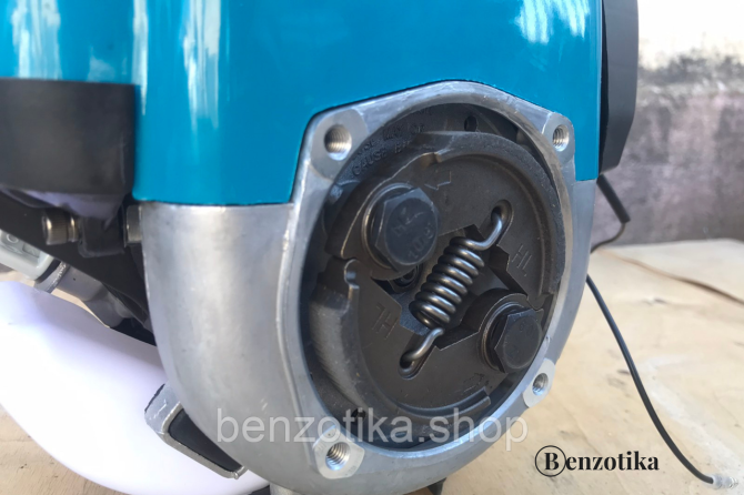 Мотокоса Makita EBH 341 U / 4х тактная мотокоса / Мощность двигателя - 1,07 кВт / ранцевый ремень в  Киев - photo 4
