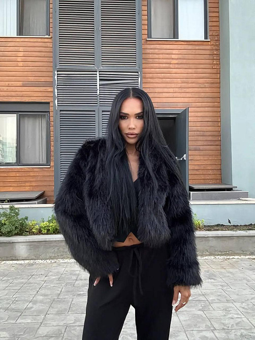 Женская укороченная оверсайз шуба без воротника искусственный мех Черный Одесса - изображение 2