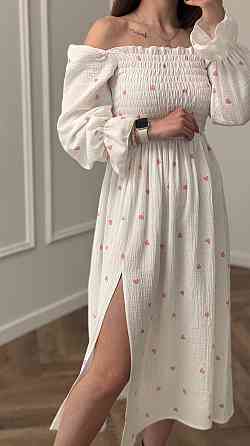 Жіноча сукня міді з відкритими плечима з мусліну Рожеві серця M/L Харків