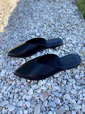 RONE Модні шльопанці жіночі, натуральна шкіра, чорні з закритим гострим носком RONE B-173 р. 37 Коломыя