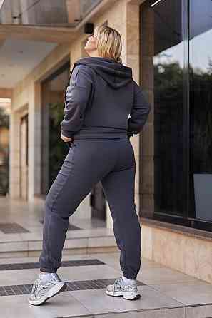 Женский спортивный костюм c нашивками 