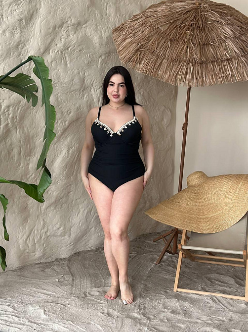 Жіночий купальник суцільний великого розміру на кісточках plus size на бретельках з морським декором чорний Одеса - фото 9