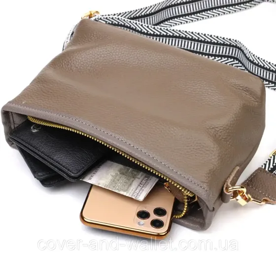 Стильная женская кожаная сумка через плечо в сером цвете на молнии Leather Collection Киев