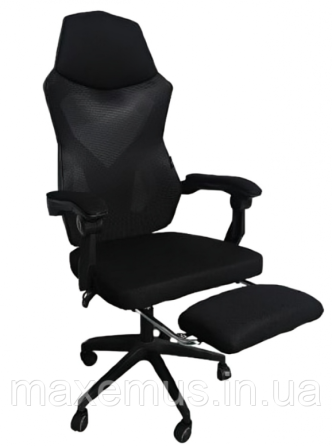 Современное офисное кресло для офиса с подставкой для ног Bonro B 918 Компьютерное кресло с системой качания черное Мостиска