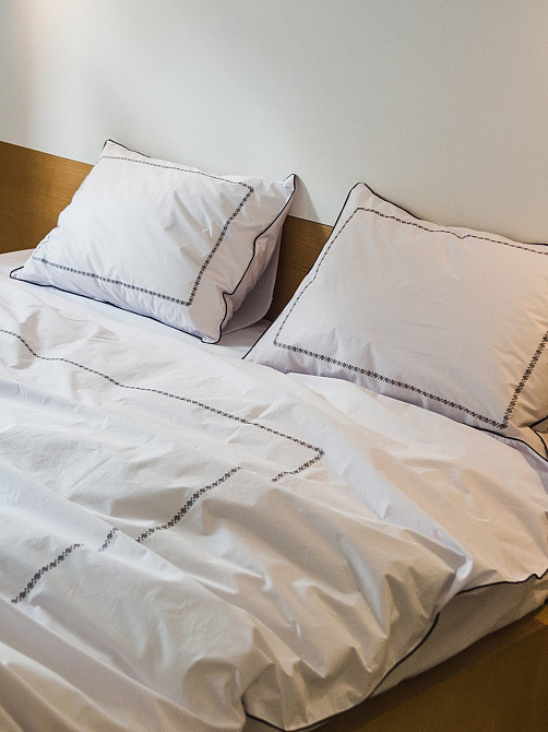 Комплект постільної білизни Полуторний з вишивкою та кантом український хрестик Graphite із перкалю в чохлі Коломия - фото 3