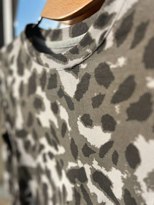 Реглан жіночий A-N 2761 лонгслів рубчик леопардовий принт one size, оливковий, one size Київ - фото 12