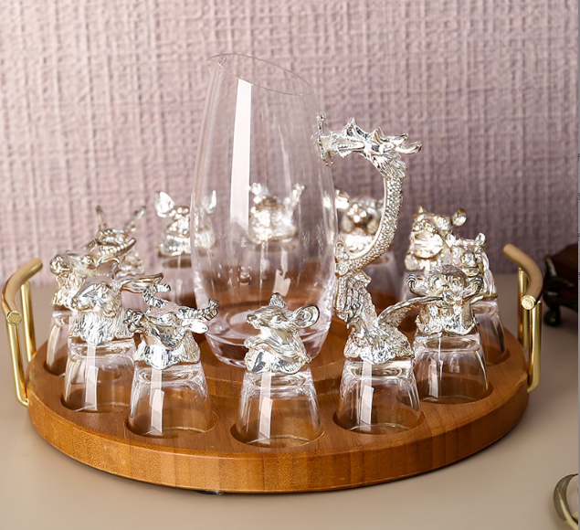 Набор рюмок Китайский гороскоп 30 мл х 12 шт Графин 300 мл в Кейсе Круглый бамбуковый Разнос Серебро Кременчуг - изображение 1