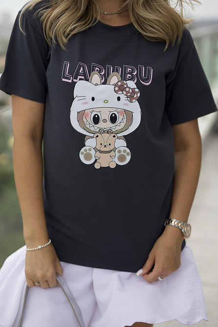 Трендова футболка жіноча з принтом Labubu Little Wild Батал Київ - фото 5