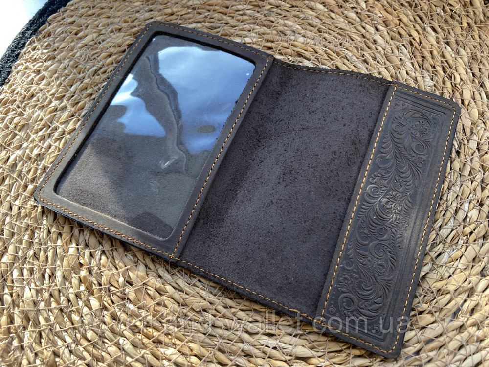Кожаная обложка на паспорт с большим гербом Украины Киев - изображение 2
