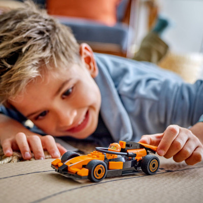 Конструктор LEGO City Пілот F1 з автомобілем для перегонів команди McLaren (60442) Вінниця - фото 7