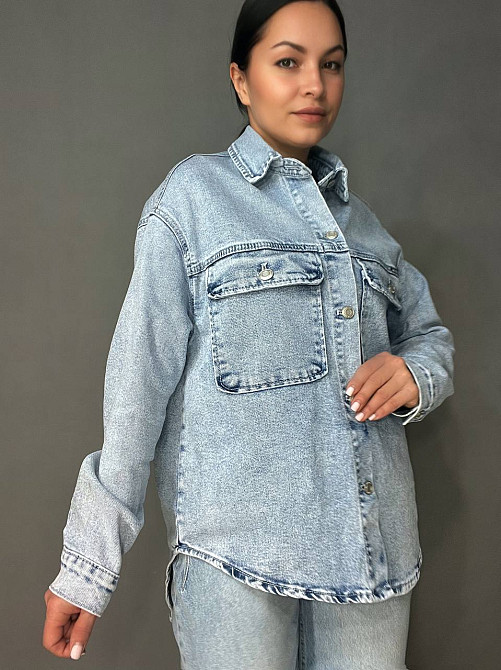 Сорочка жіноча джинсова DNL 510 оверсайз вільний крій накладені кишені на ґудзиках блакитна, блакитний, 2XL Київ - фото 18