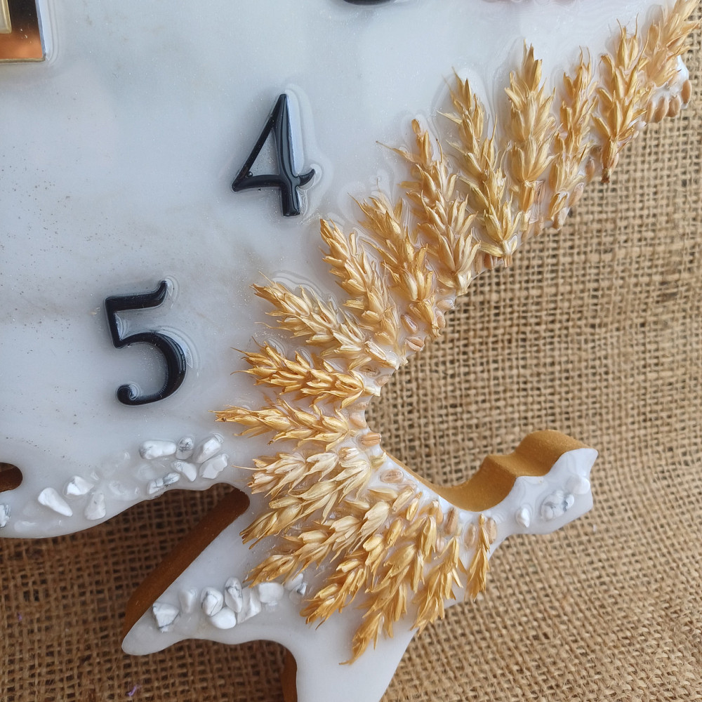 Годинник настінний 70*45 см з епоксидної смоли ручної роботи "Карта України" з кісточками та гербом Дніпро - фото 6