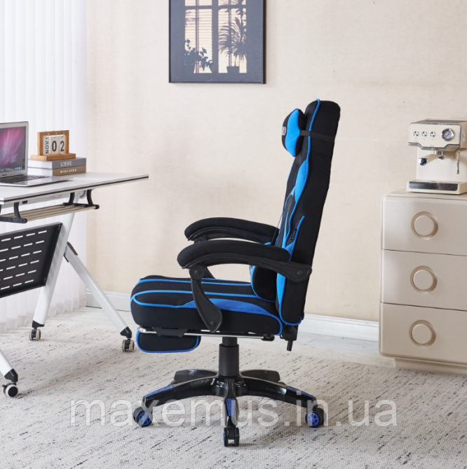 Компьютерное кресло для геймера из ткани с подставкой для ног и регулировкой спинки B-141 черно-синее Мостиска - изображение 4