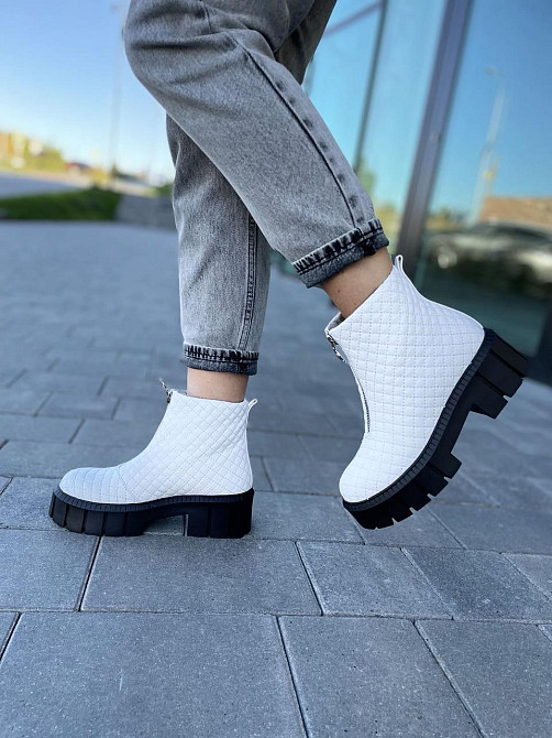 LIRIO Черевики жіночі LIRIO білі натуральна шкіра зима висота 12см розмір 39р. ( /91650) Коломия - фото 4