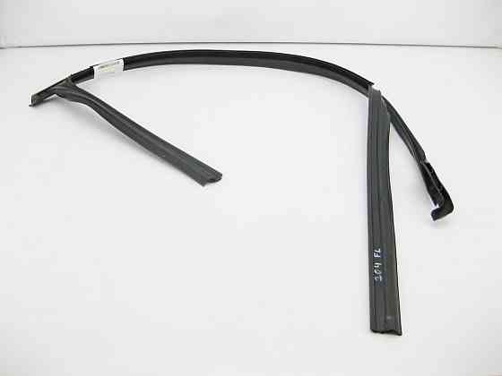 Mercedes-Benz  A2047251525 Ущільнювач опускного скла передніх лівих дверей C-Class W204 Одеса