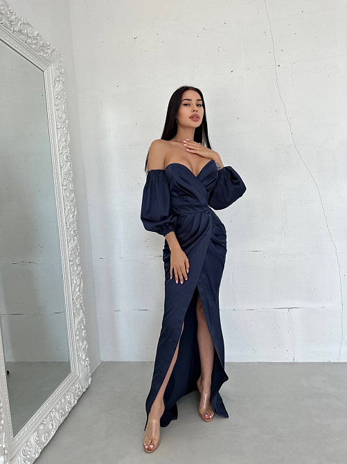 Жіноче розкішне вечірнє плаття зі шлейфом і знімними рукавами з королівського атласу Темно-синій, S Одеса - фото 2