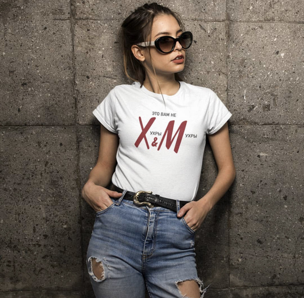 Біла жіноча футболка з написом Х and М Чернівці - фото 1